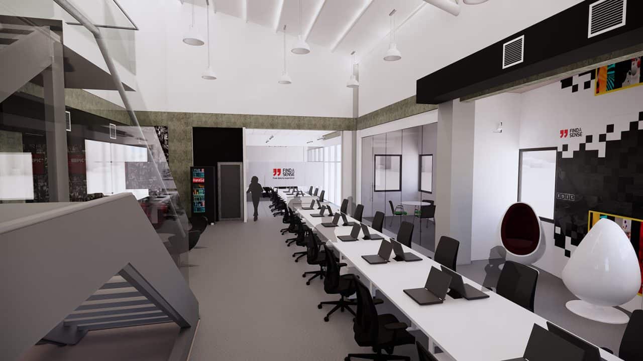 Interior de las oficinas Findasense, con espacios abiertos, salas informales y auditorio multifuncional para colaboración.