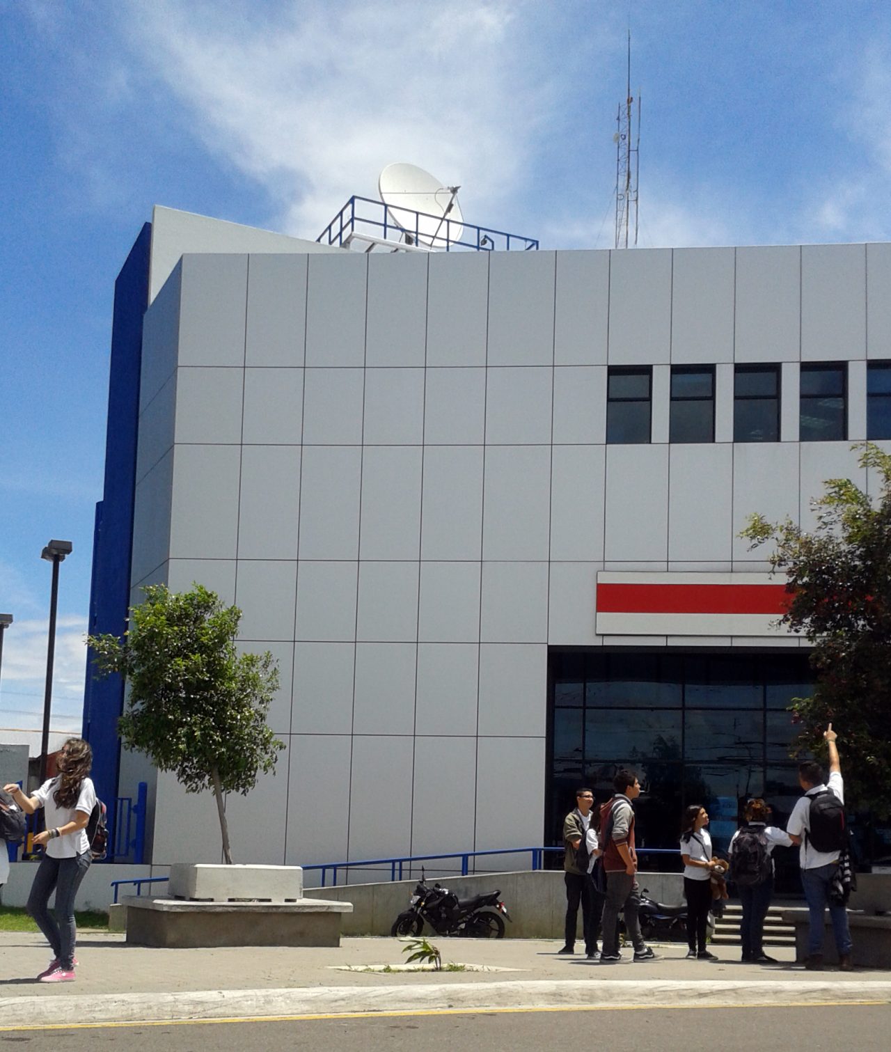 Microplaza en Escalante diseñada por LDB Arquitectura