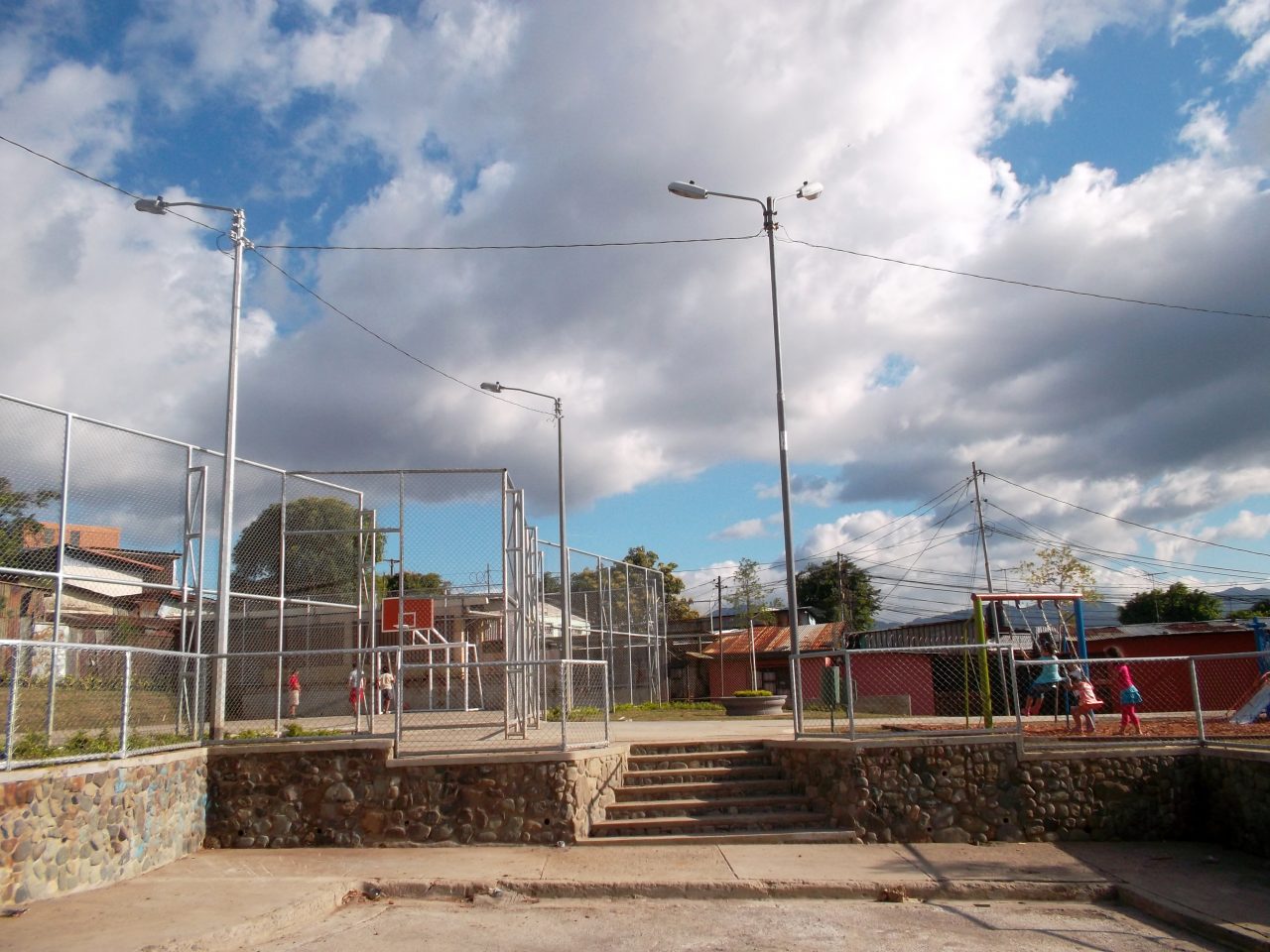 Intervención en el Parque Los Pinos por LDB Arquitectura