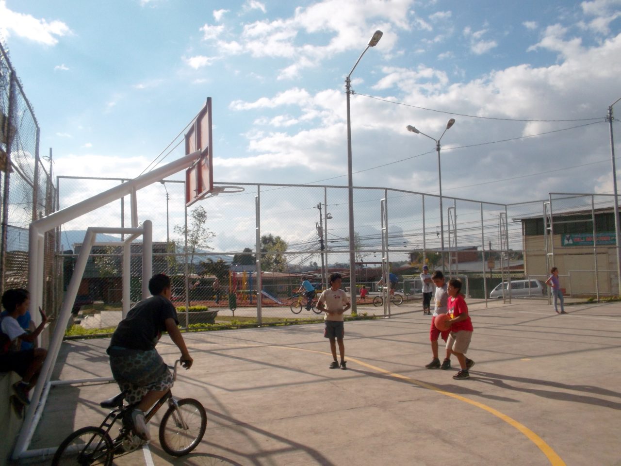 Intervención en el Parque Los Pinos por LDB Arquitectura