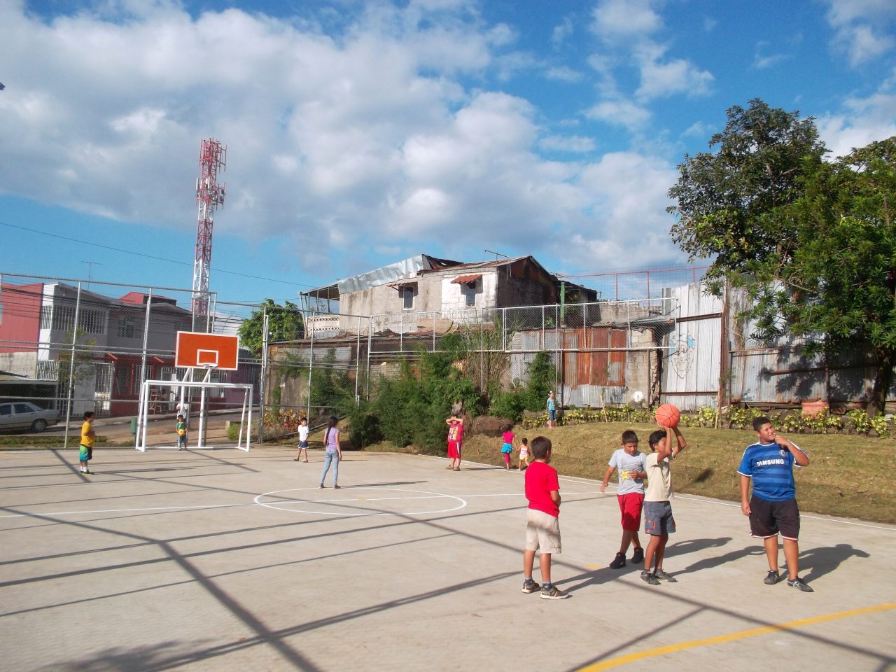 Intervención en el Parque Los Pinos por LDB Arquitectura