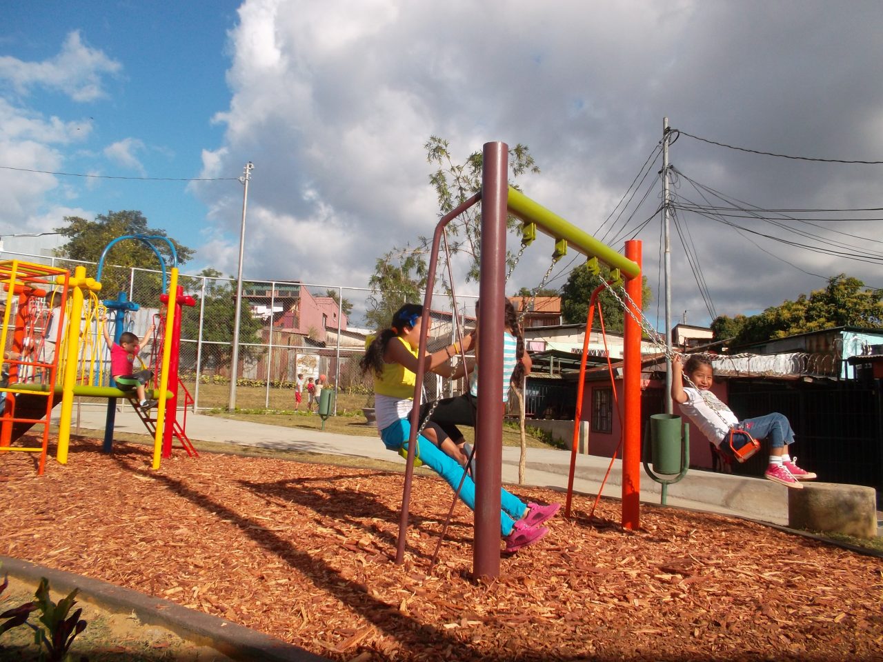 Intervención en el Parque Los Pinos por LDB Arquitectura