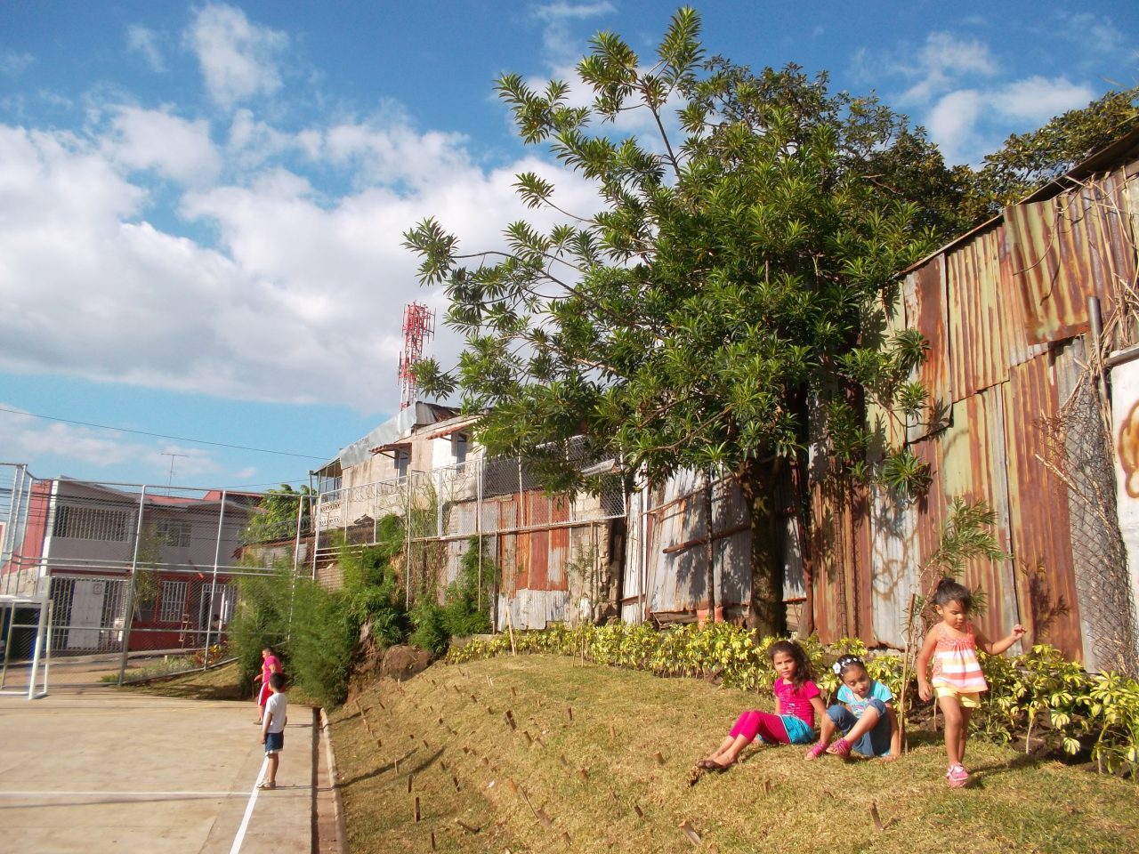 Intervención en el Parque Los Pinos por LDB Arquitectura