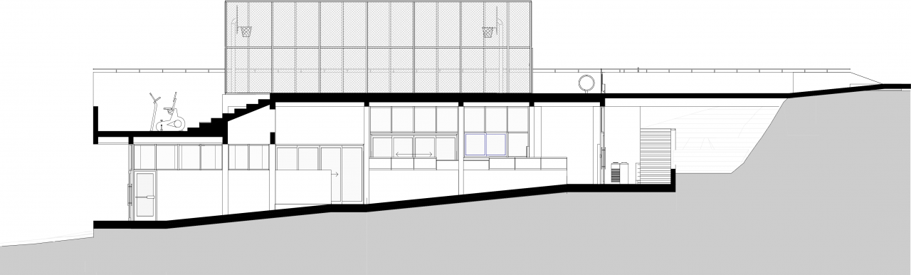 Vista de la plaza superior y puente peatonal del Centro de Desarrollo Humano de Matinilla, integrado al paisaje montañoso.