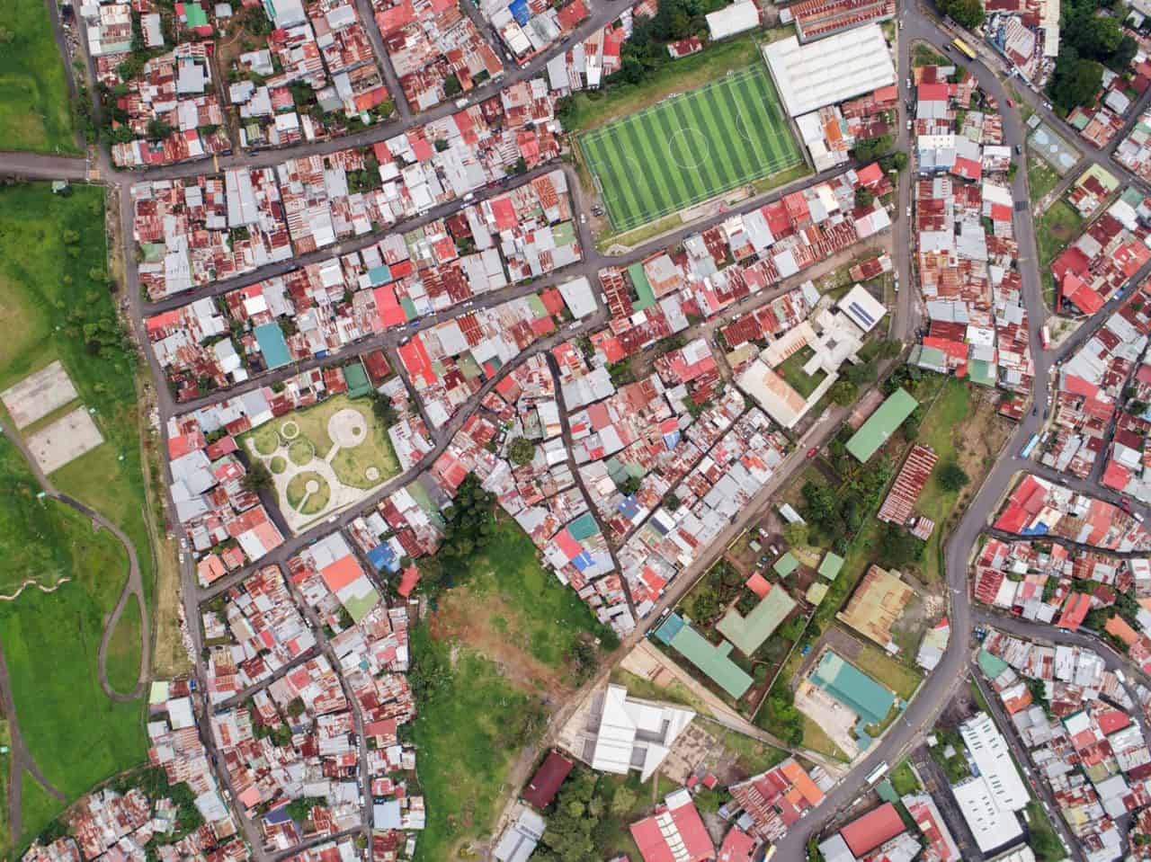 Vista del plan urbano en Tirrases con centros comunitarios y espacios públicos.