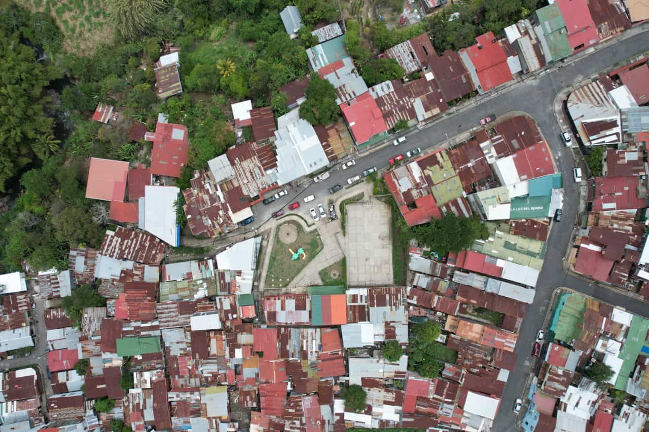 Intervención en el Parque Los Pinos por LDB Arquitectura