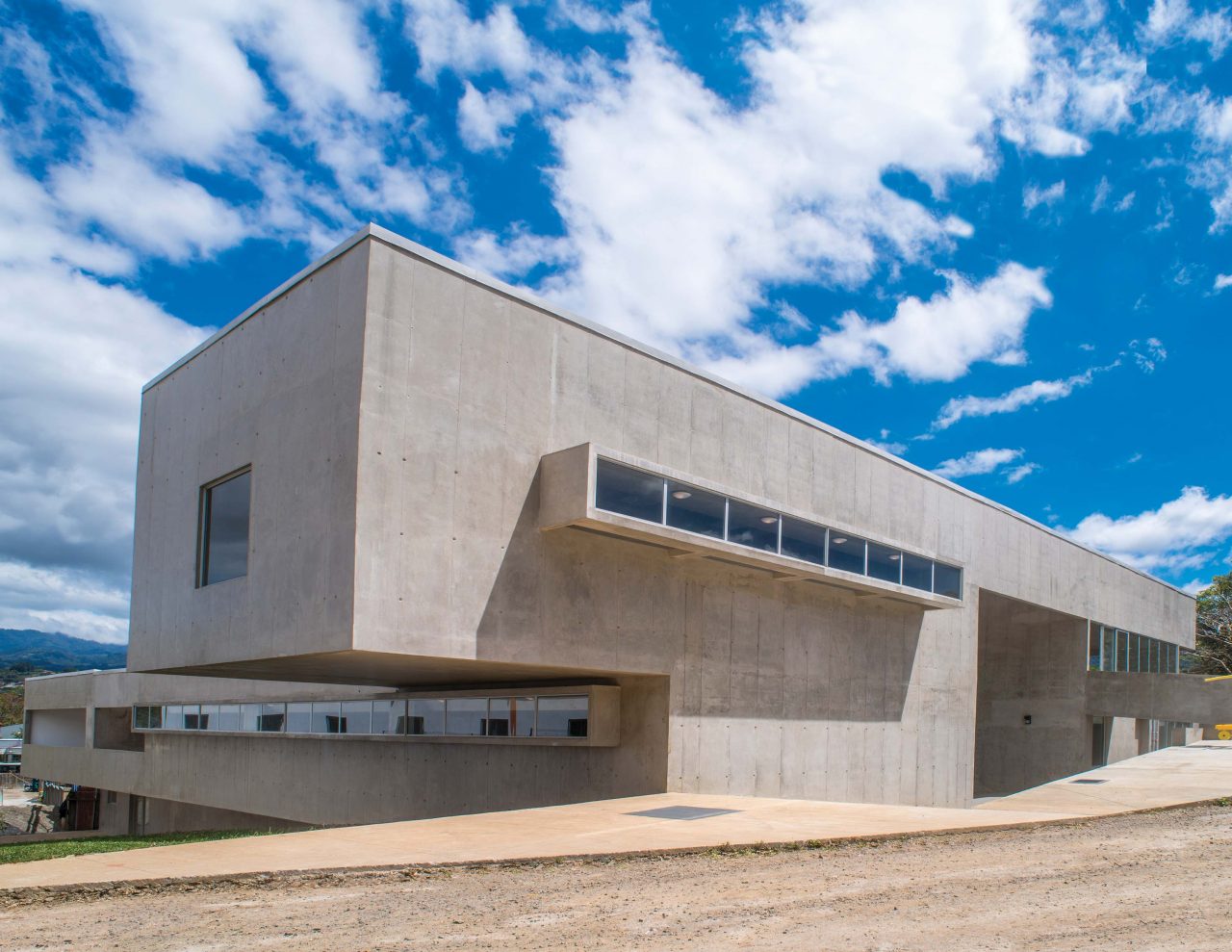 Centro de Desarrollo Humano en Tirrases: arquitectura para la comunidad