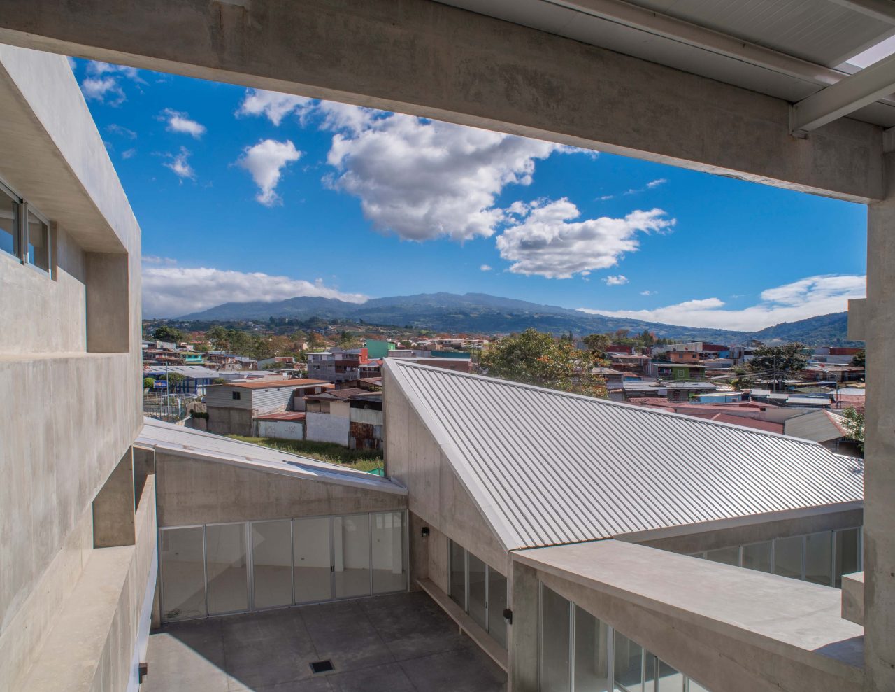 Centro de Desarrollo Humano en Tirrases: arquitectura para la comunidad