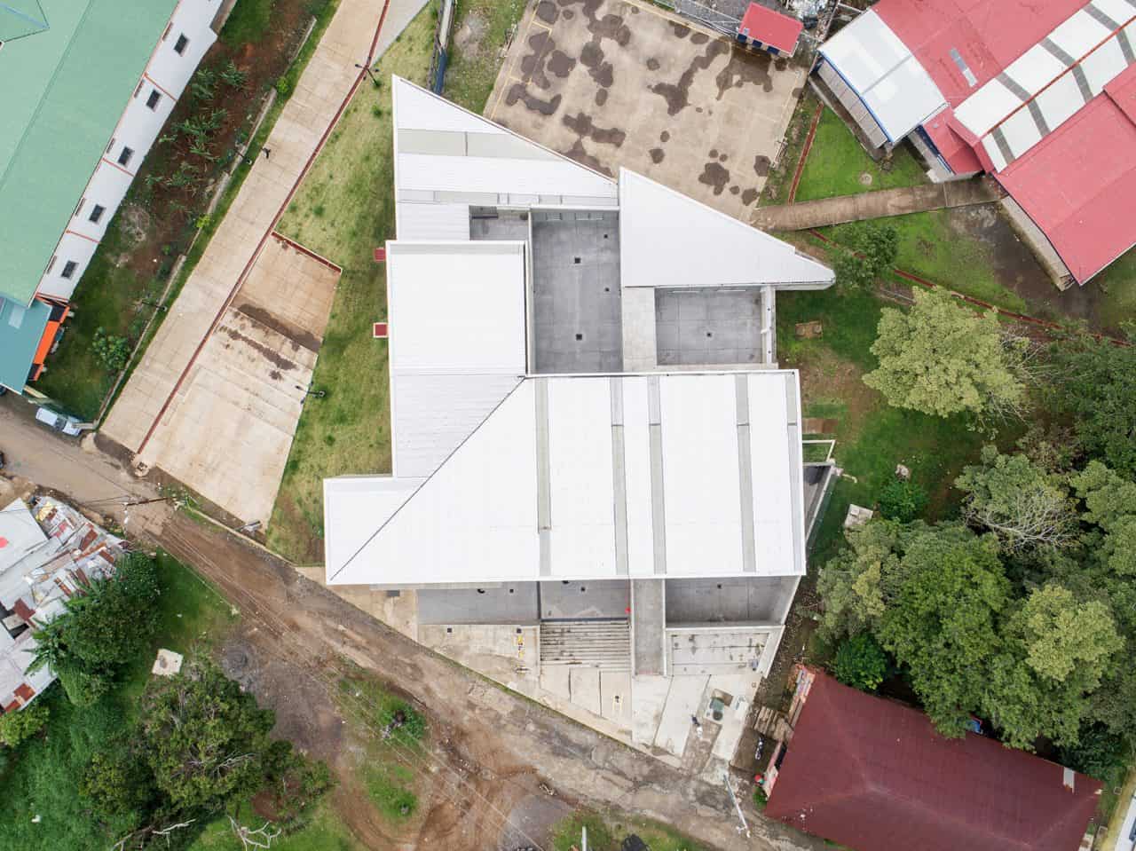 Centro de Desarrollo Humano en Tirrases: arquitectura para la comunidad