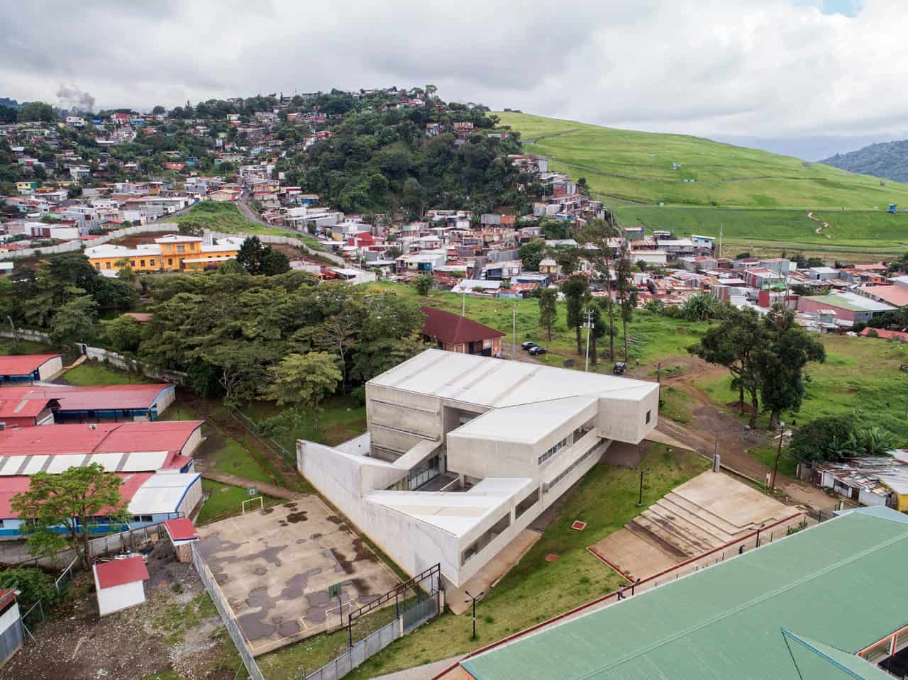 Centro de Desarrollo Humano en Tirrases: arquitectura para la comunidad