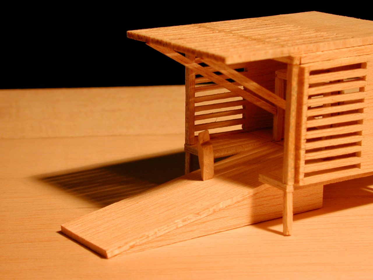 Puente peatonal de acceso al Parque Nacional Manuel Antonio con diseño ligero y adaptado al paisaje costero.