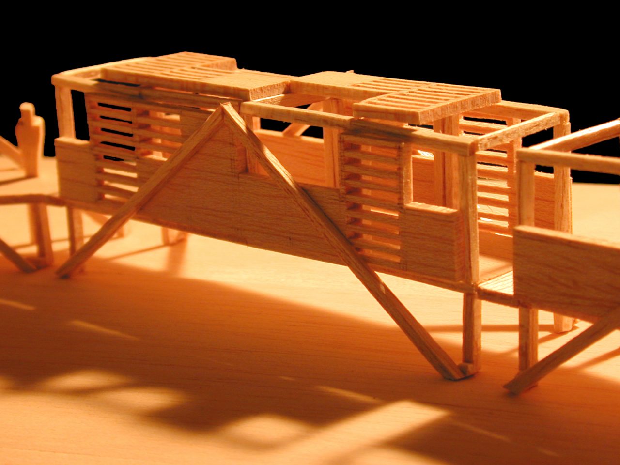 Puente peatonal de acceso al Parque Nacional Manuel Antonio con diseño ligero y adaptado al paisaje costero.